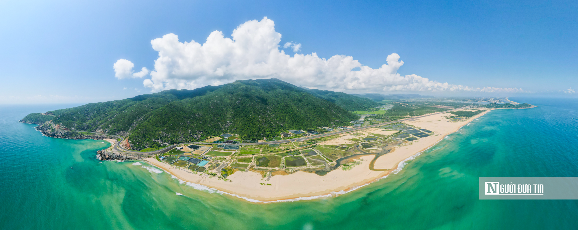 Khu kinh tế Nam Phú Yên hiện có 3 dự án trọng điểm do Công ty Cổ phần Tập đoàn Hòa Phát đề xuất đầu tư, bao gồm: Khu liên hợp sản xuất Gang Thép, dự án Cảng Bãi Gốc và dự án Khu công nghiệp Hòa Tâm. Tổng vốn đầu tư 3 dự án dự kiến 120.000 tỷ đồng, tương đương 5 tỷ USD.