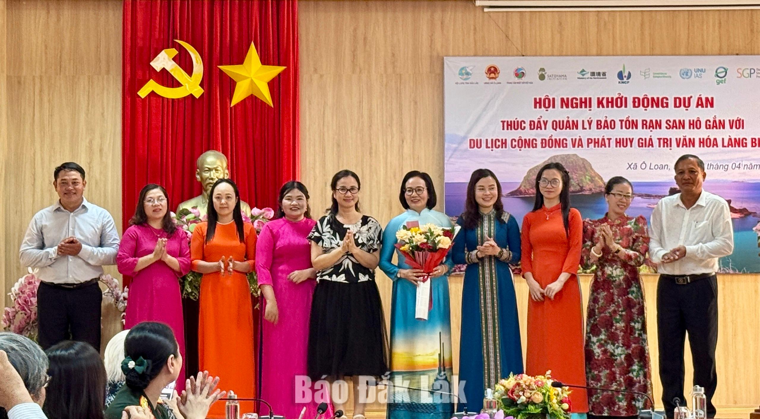 Ban điều hành dự án ra mắt tại chương trình.