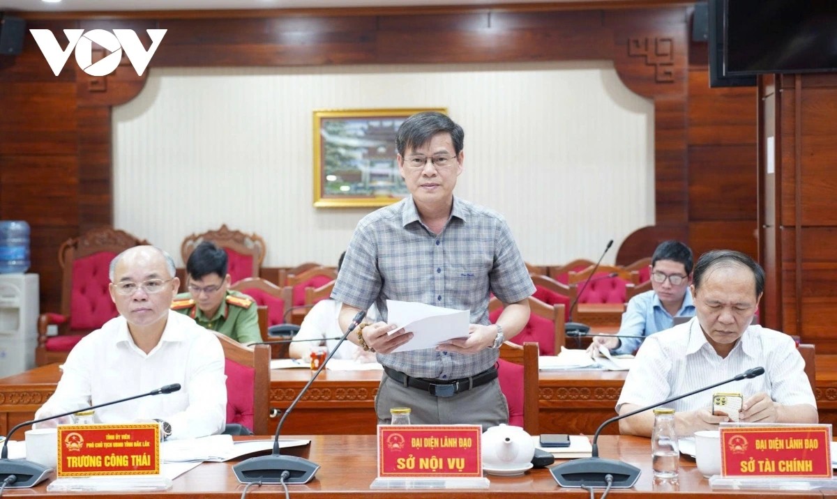Ông Trương Ngọc Tuấn, Giám đốc Sở Nội vụ tỉnh Đắk Lắk báo cáo về lĩnh vực cải cách hành chính của tỉnh Đắk Lắk trong thời gian qua