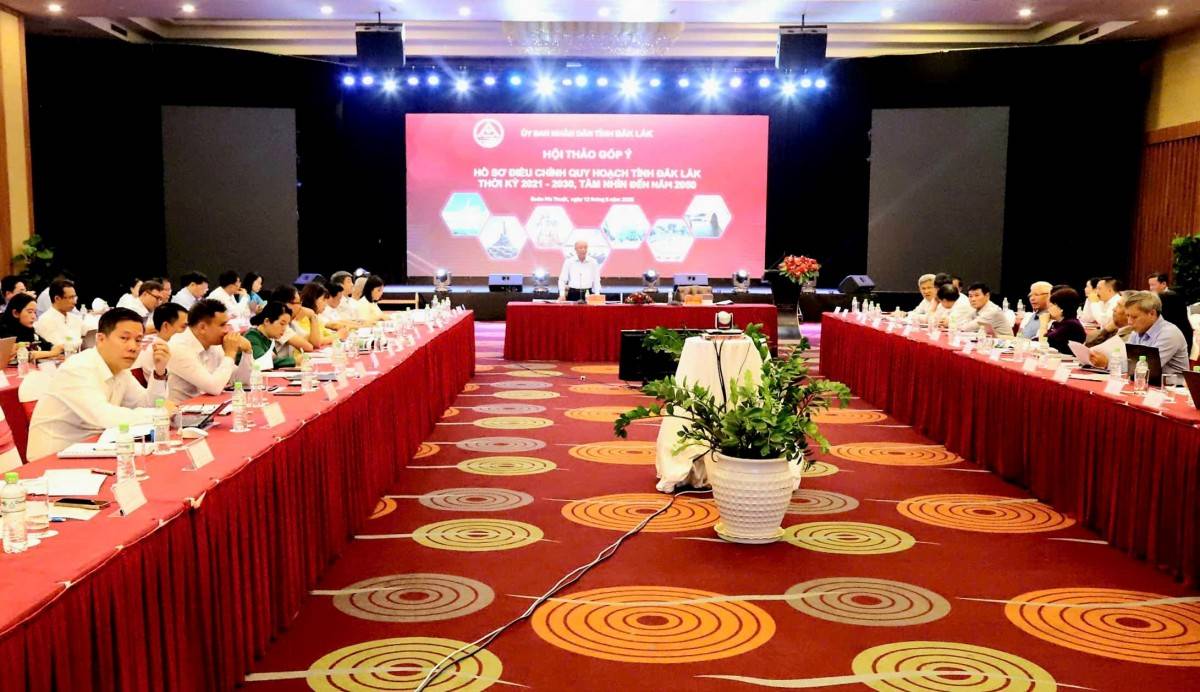 Các đại biểu dự hội thảo đánh giá cao “Hồ sơ điều chỉnh Quy hoạch tỉnh Đắk Lắk thời kỳ 2021-2030, tầm nhìn đến năm 2050” của đơn vị tư vấn.