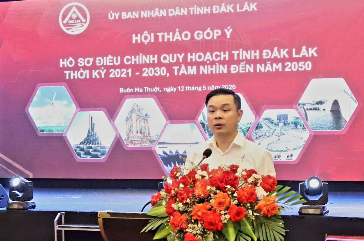 Chủ tịch Ủy ban nhân dân tỉnh Đắk Lắk Đỗ Hữu Huy phát biểu tại hội thảo.