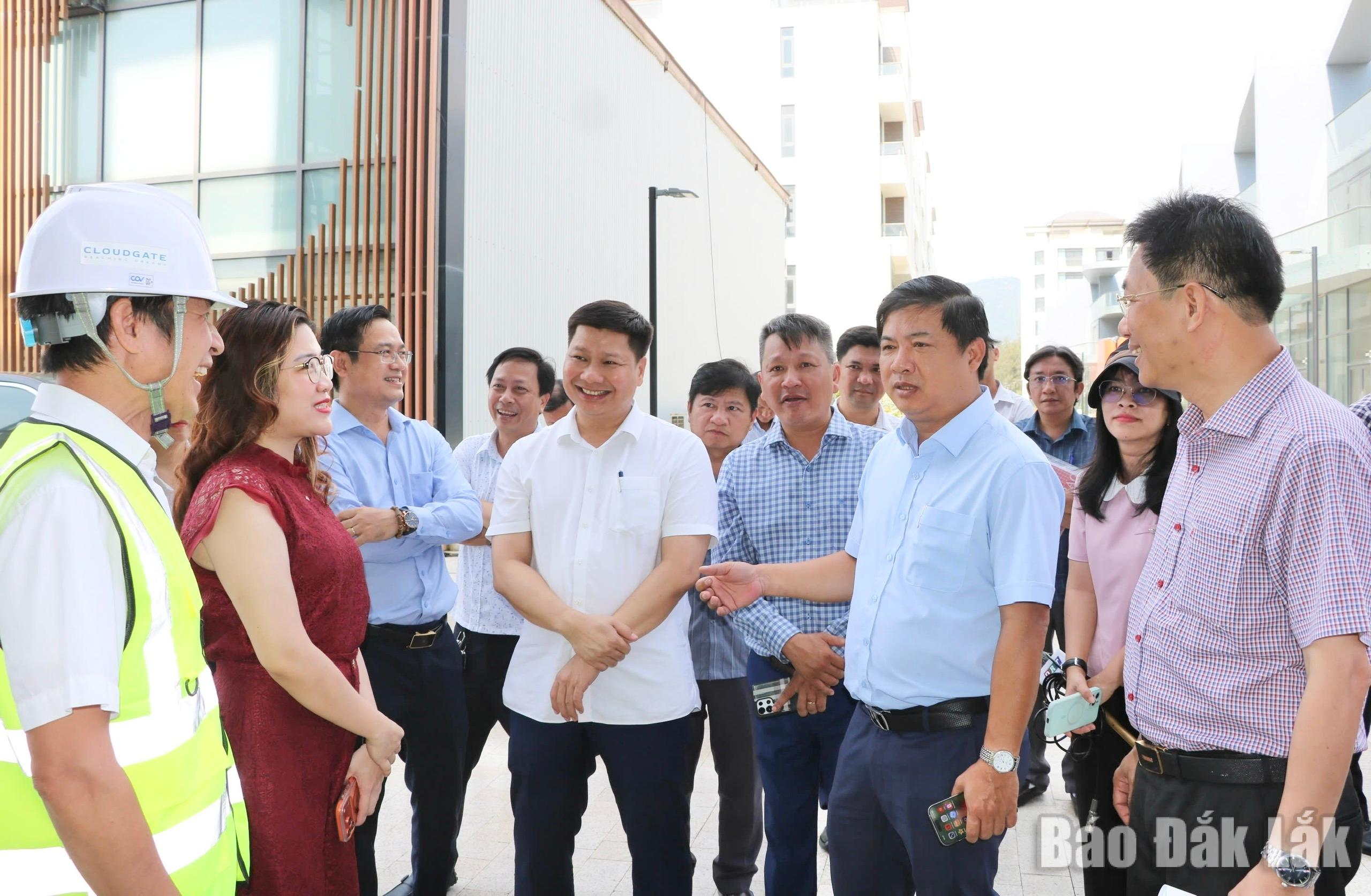 Bí thư Tỉnh ủy Lương Nguyễn Minh Triết kiểm tra các dự án chậm tiến độ tại phường Bình Kiến