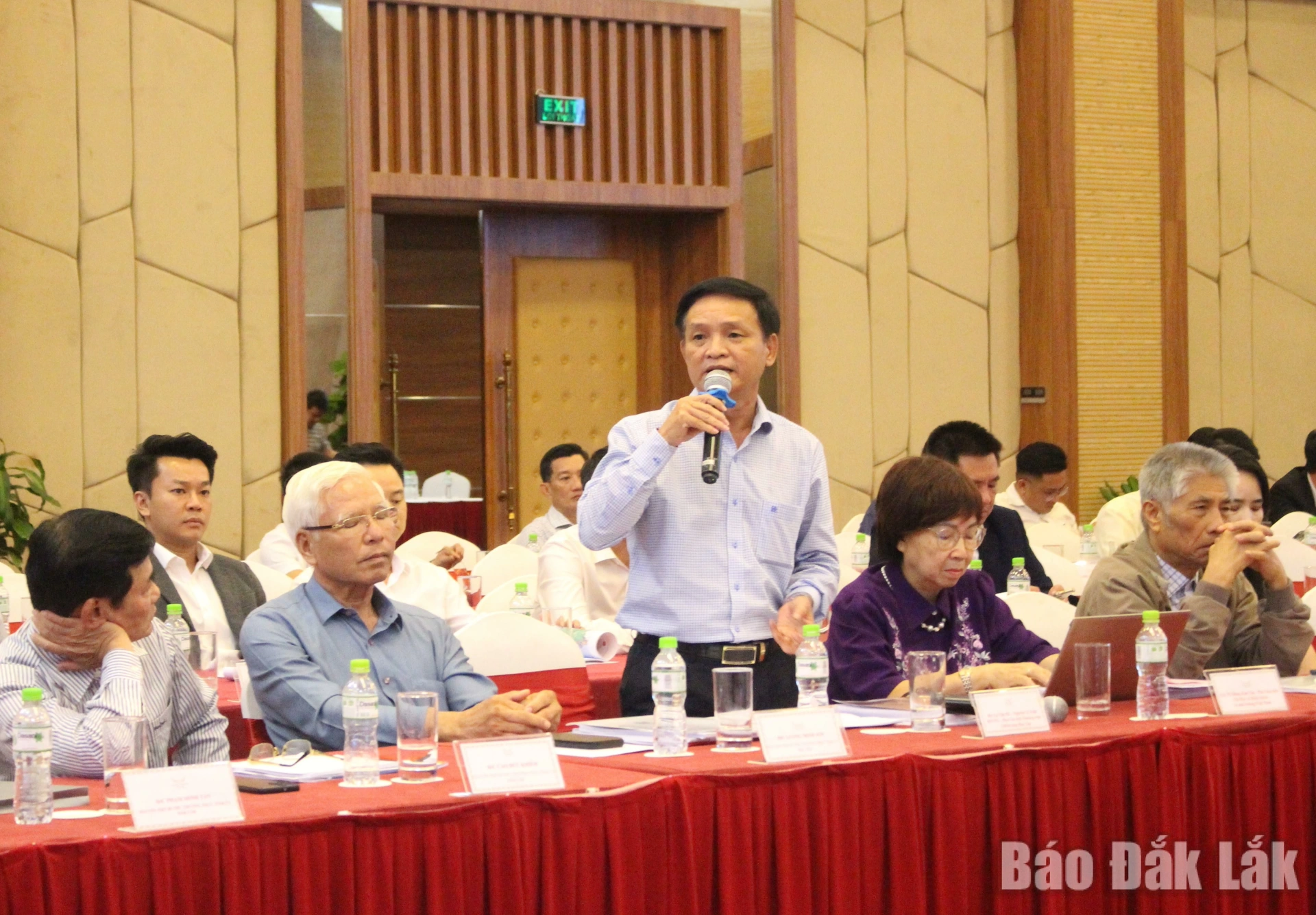 Đồng chí Lê Tấn Hổ, nguyên Phó Chủ tịch Thường trực UBND tỉnh Phú Yên đóng góp ý kiến về các tiêu chí tăng trưởng của tỉnh.